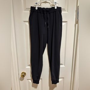 Lululemon black joggers size 6